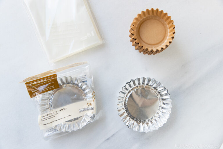 Madeleines (French Butter Cakes) マドレーヌ • Just One Cookbook