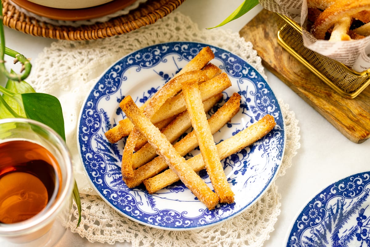 A blue plate containing oven baked Shokupan Crust Rusks.