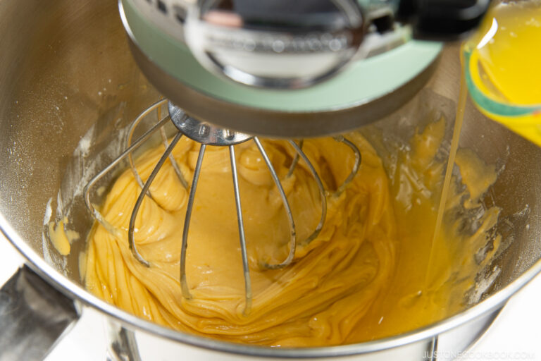 Madeleines (French Butter Cakes) マドレーヌ • Just One Cookbook