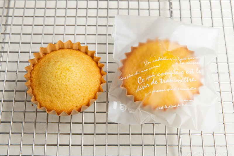 Madeleines (French Butter Cakes) マドレーヌ • Just One Cookbook