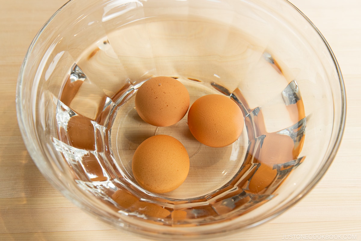 How to Bring Eggs to Room Temperature