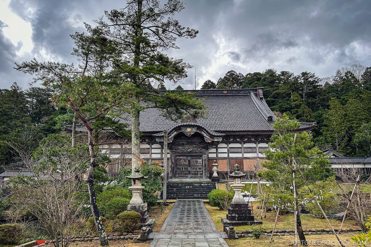 Hatto - main temple building