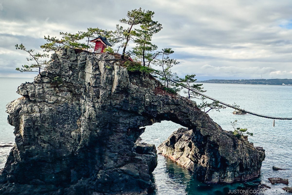 shrine on top of Hatago-iwa Rock