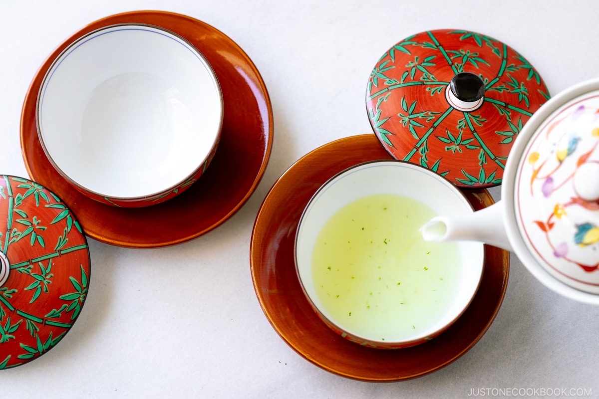 https://www.justonecookbook.com/wp-content/uploads/2023/04/How-to-Make-Japanese-Green-Tea-6646.jpg