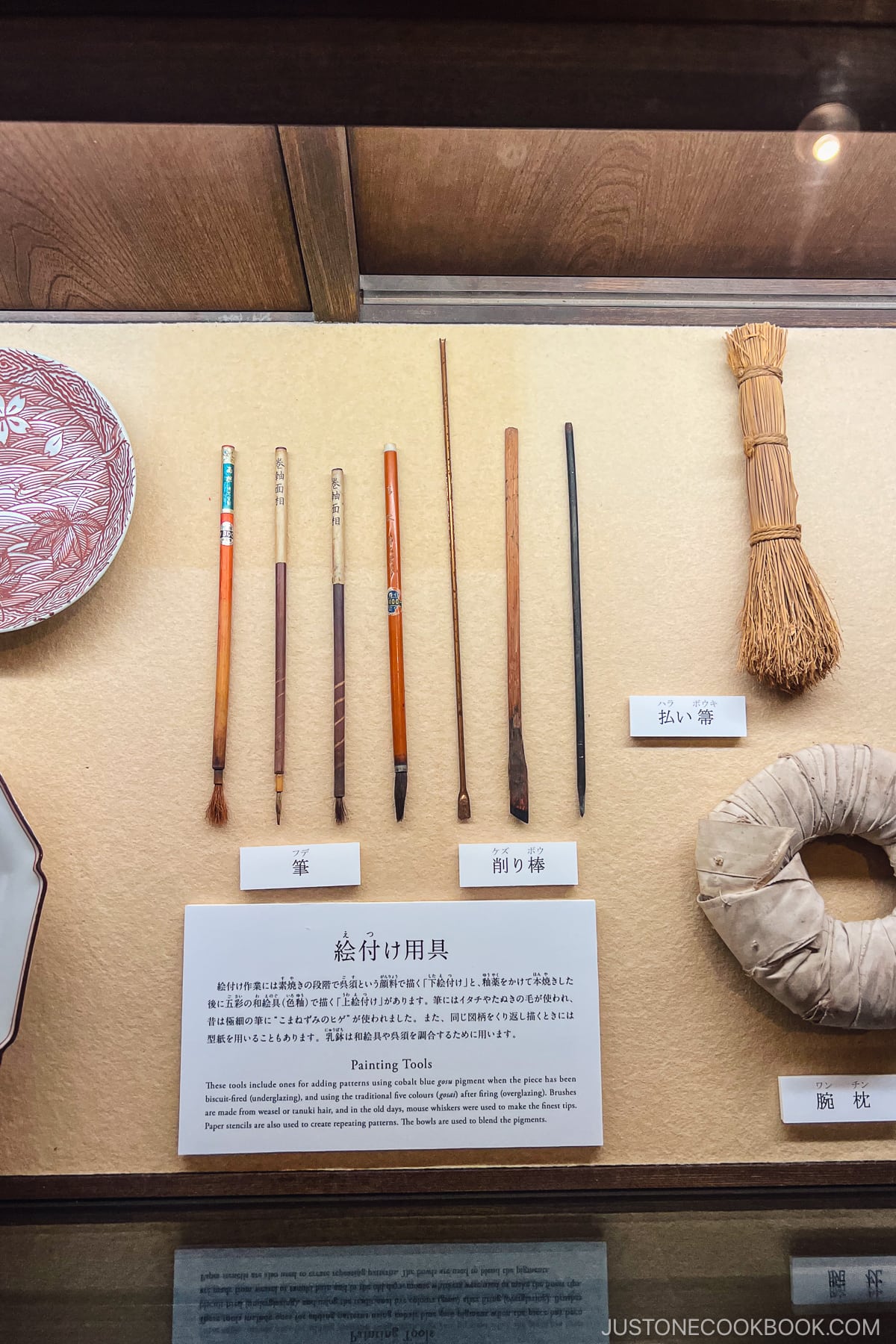 tools for painting kutaniyaki porcelain