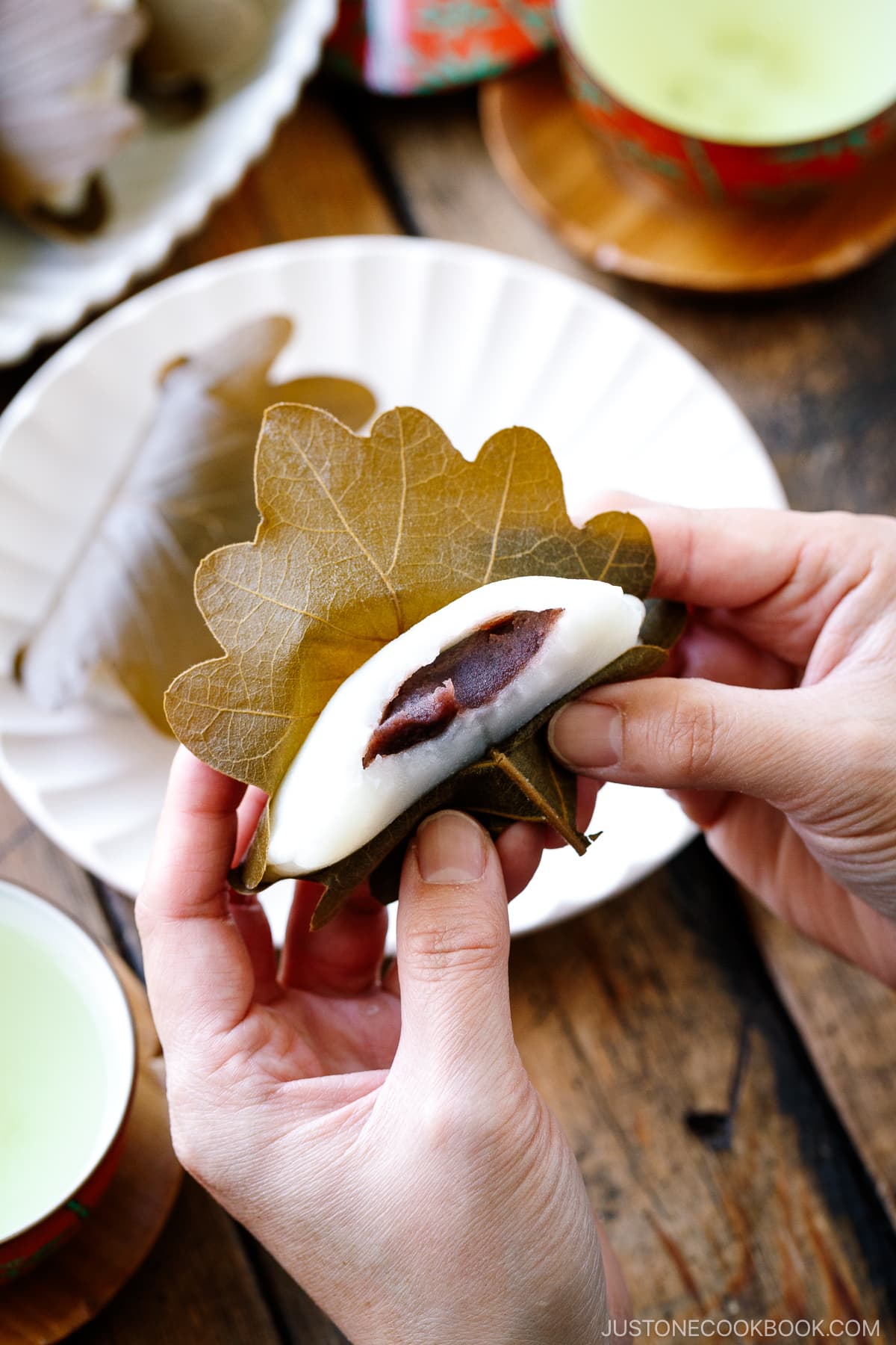 Sweet red bean paste exposed from the kashiwa mochi.