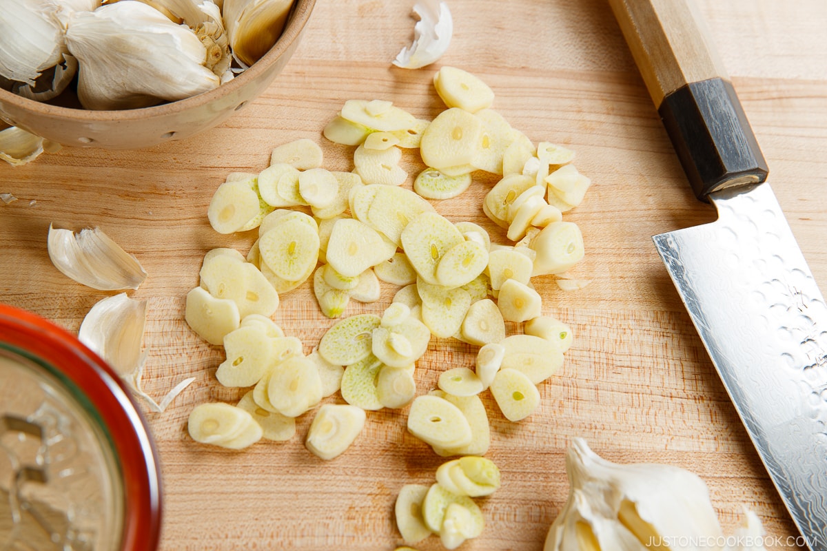 Sliced fresh garlic on the cutting board.