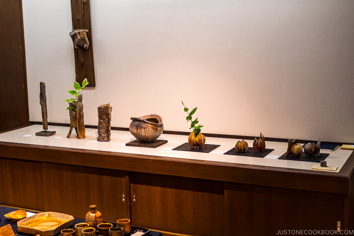 artists' Bizen ware displayed on a table