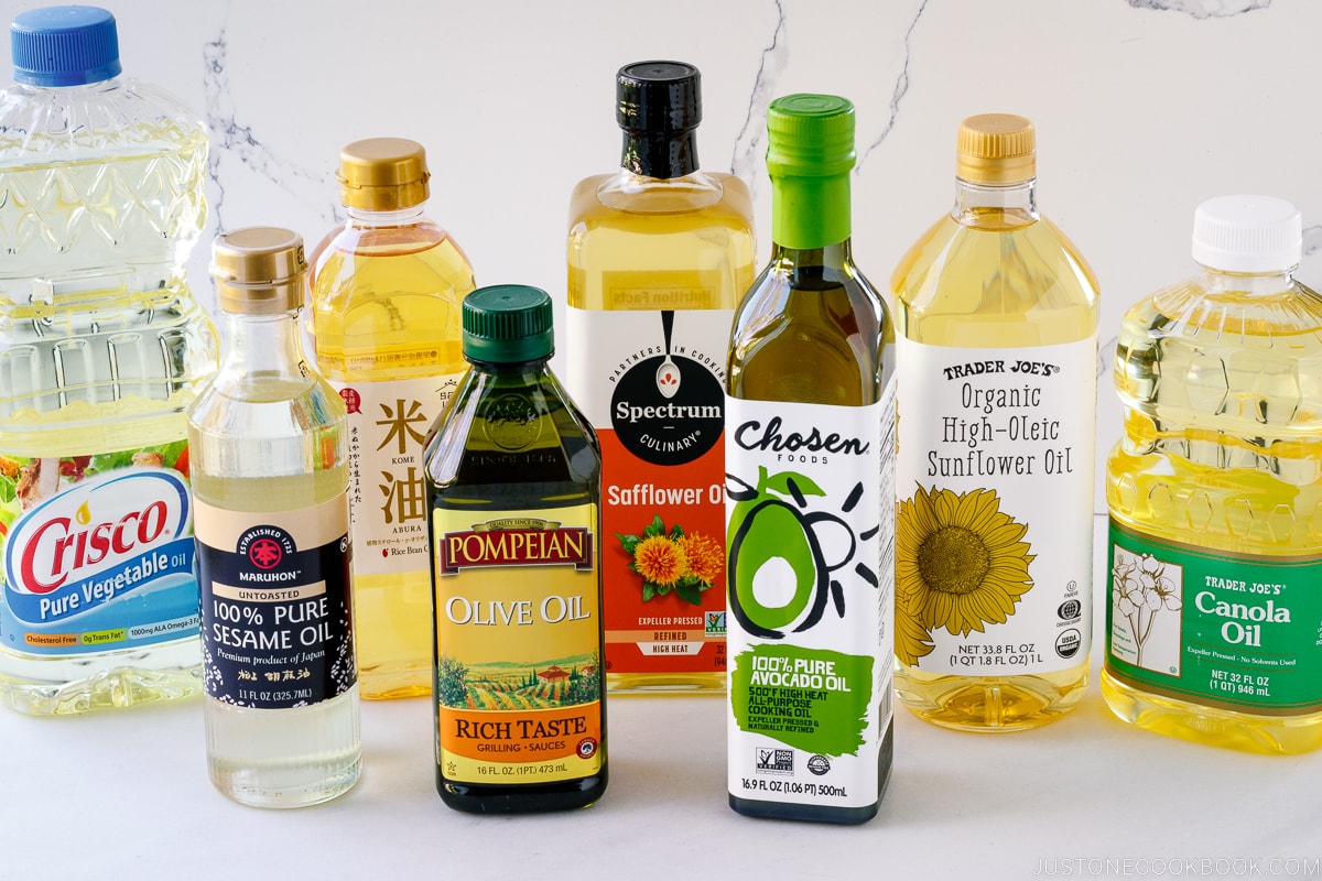 Various types of neural cooking oil displayed on the countertop.