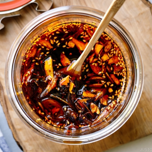 A Weck glass jar containing Crunchy Garlic Chili Oil (Taberu Rayu).