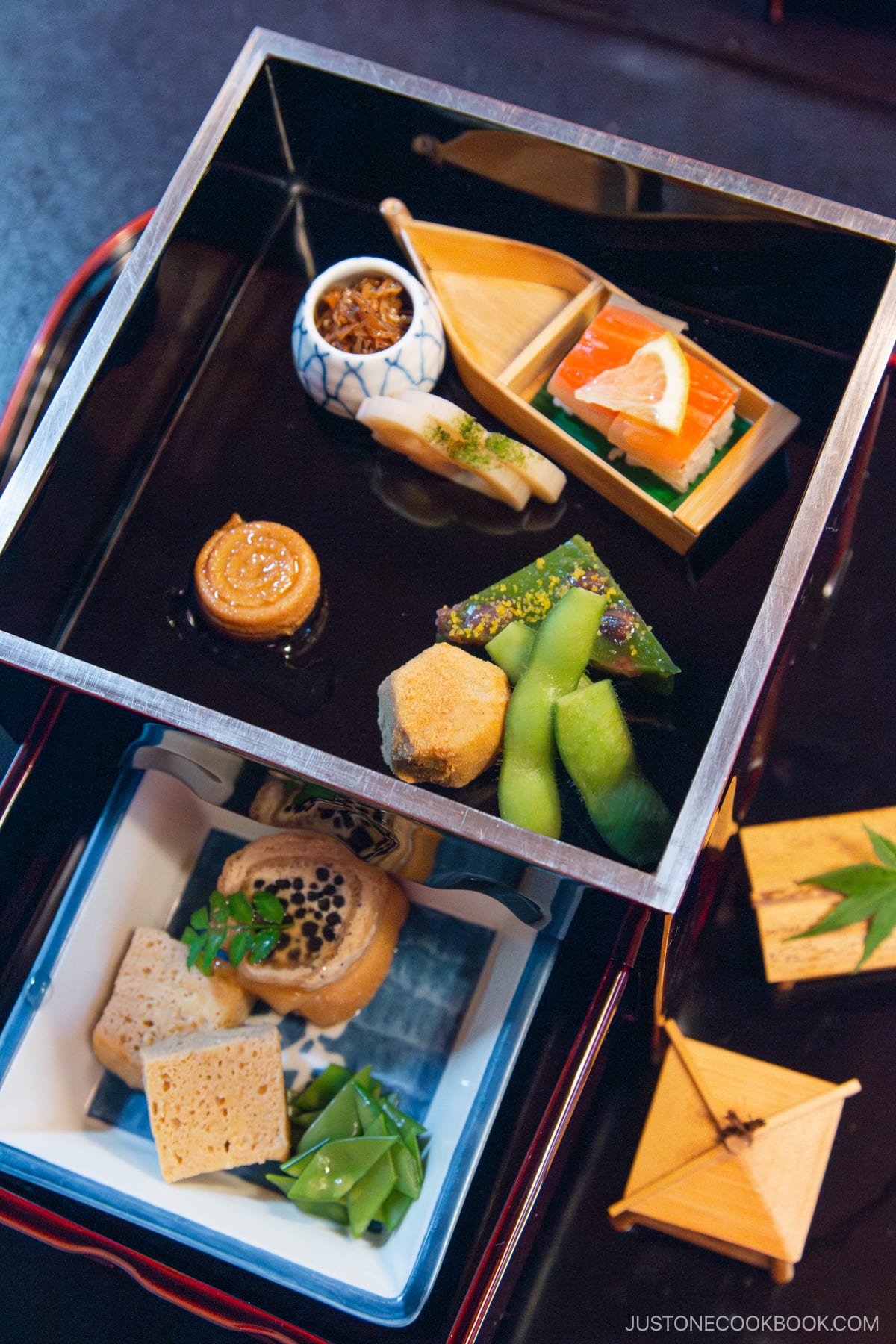 appetizers in small boxes