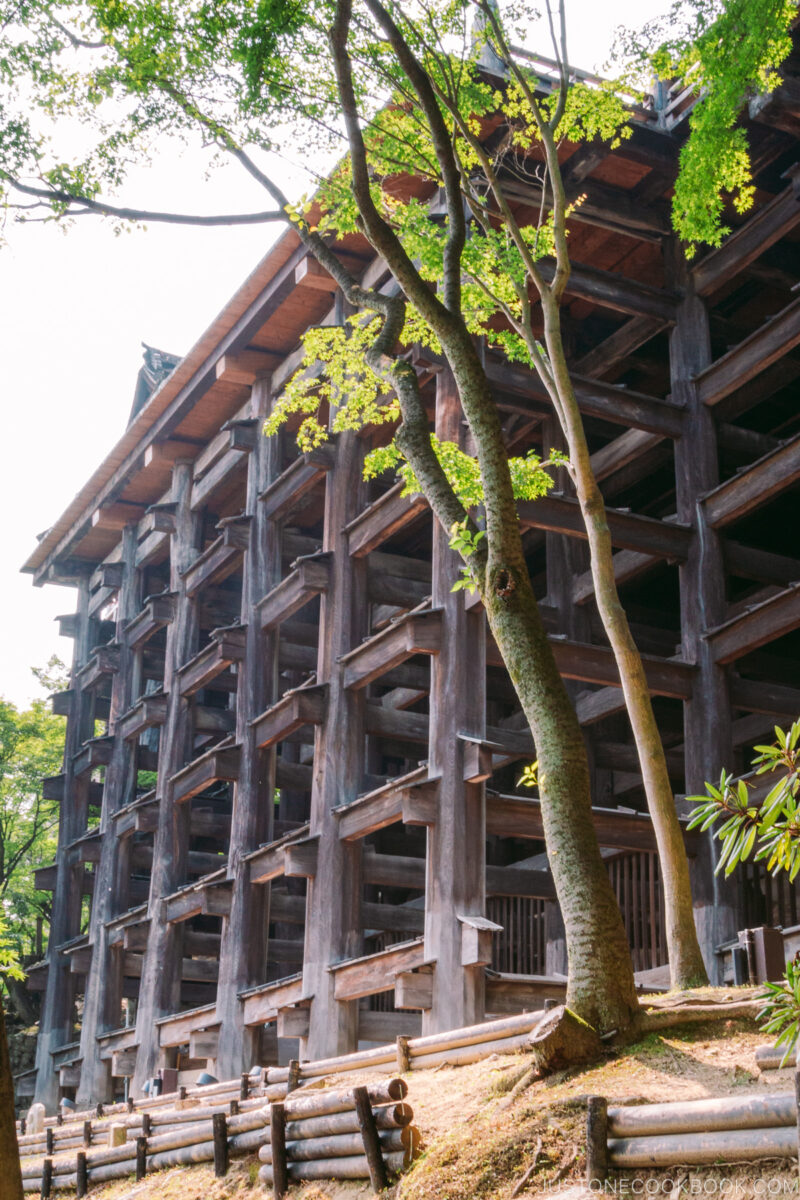 Wooden structure of Kiyomizu-Dera - How is it built?