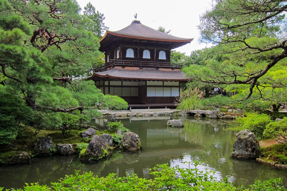 Ginkakuji by https://commons.wikimedia.org/wiki/File:Jisho-ji_20130317001.jpg