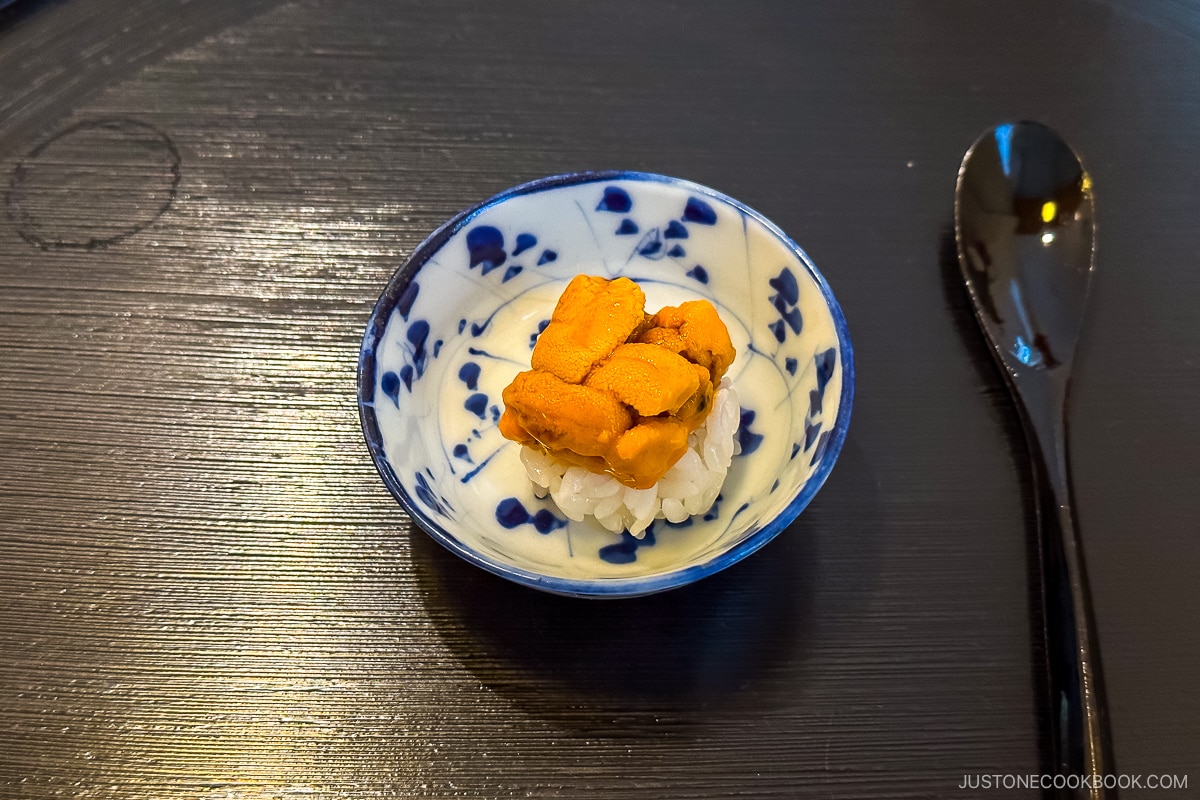 uni sushi in a bowl