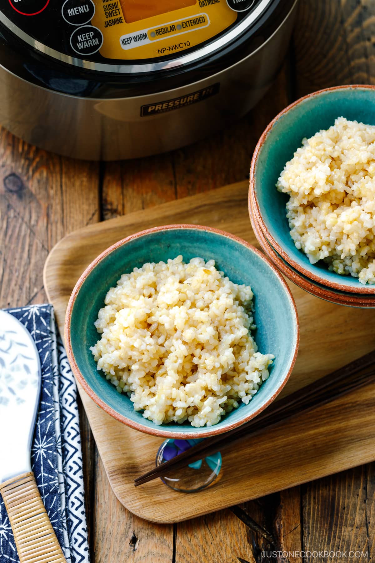 Rice bowls containing freshly cooked brown rice.