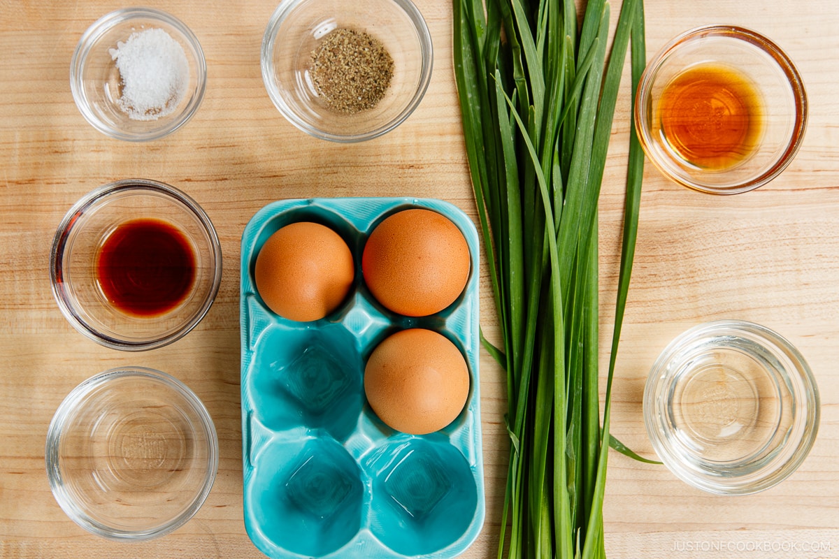 Niratama Donburi (Chive and Egg Rice Bowl) Ingredients