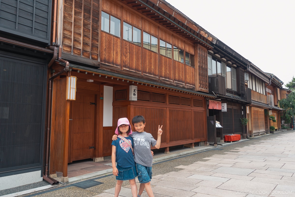 two children posing at Higashi Chaya, an Eastern Tea House District in Kanazawa