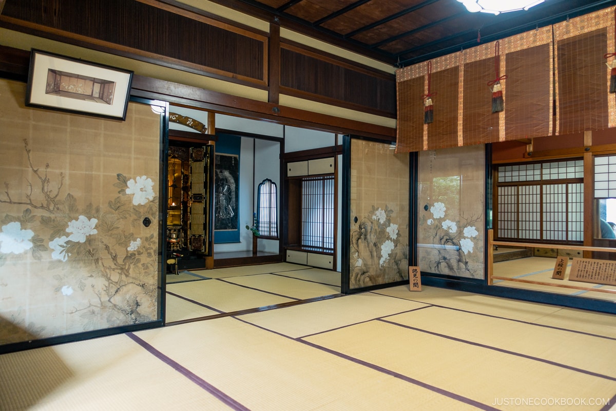 Beauitfully designed sliding doors and tatami matt rooms