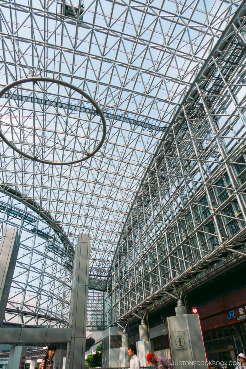 Kanazawa Station roof structure