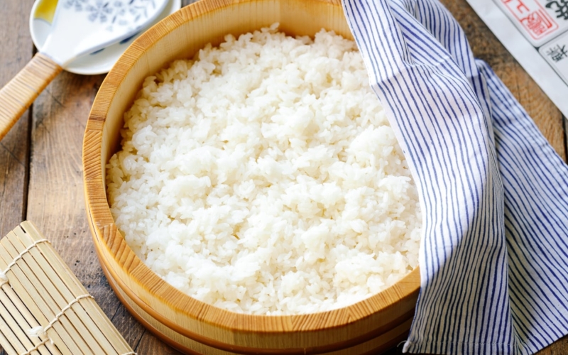 Sushi oke (Hangiri) containing sushi rice made with cooked Japanese short-grain rice, rice vinegar, sugar, and salt.