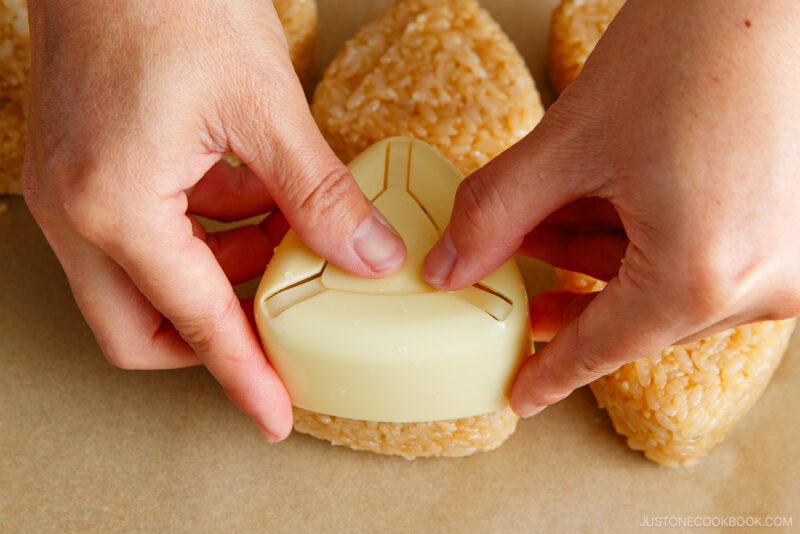 Yaki Onigiri Chazuke (Grilled Rice Ball Soup) 焼きおにぎり茶漬け • Just One Cookbook