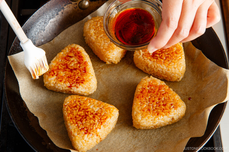 Yaki Onigiri Chazuke (Grilled Rice Ball Soup) 焼きおにぎり茶漬け • Just One Cookbook