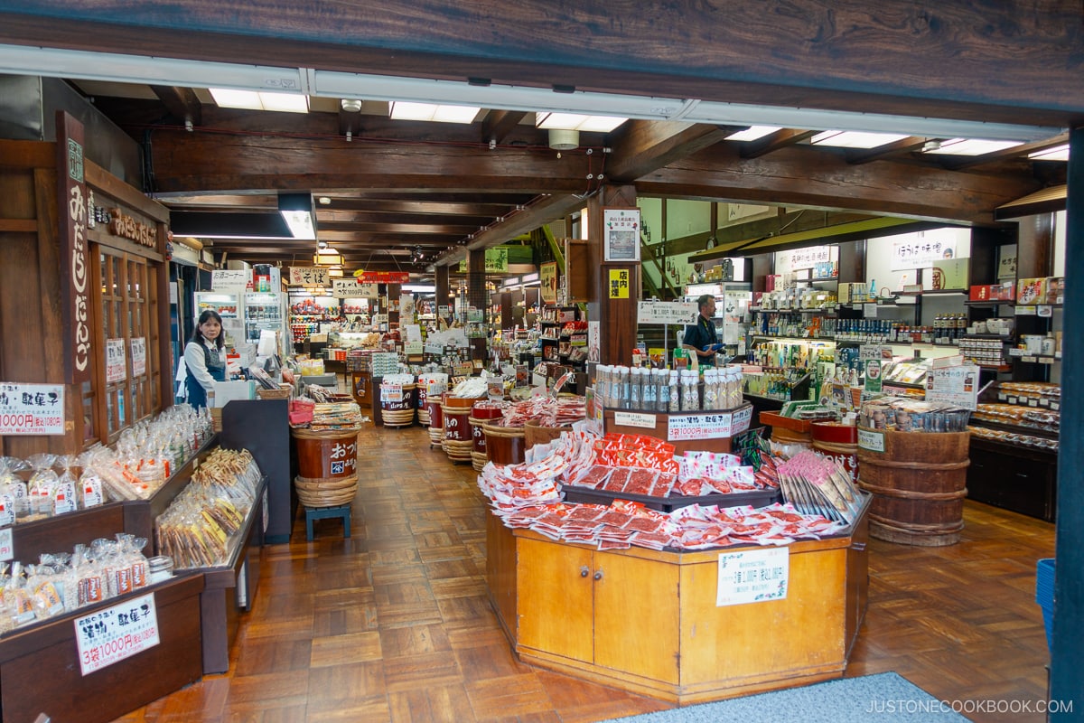 Takayama Sanmachi/Kamisannomachi traditional shop selling locals foods