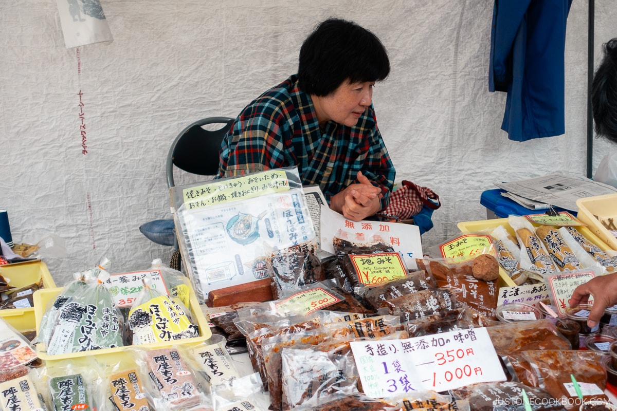 Shop owner negotiating prices