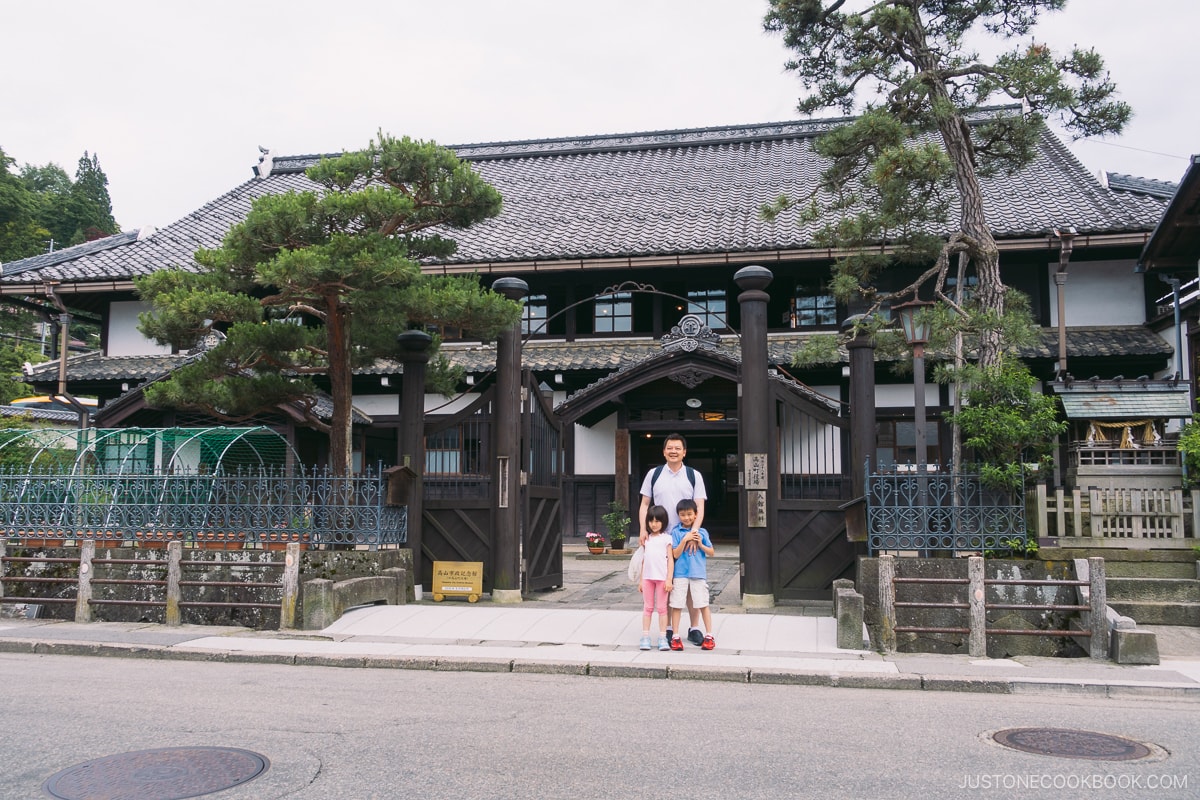 Photospot in front of the Takayama City Archives Museum