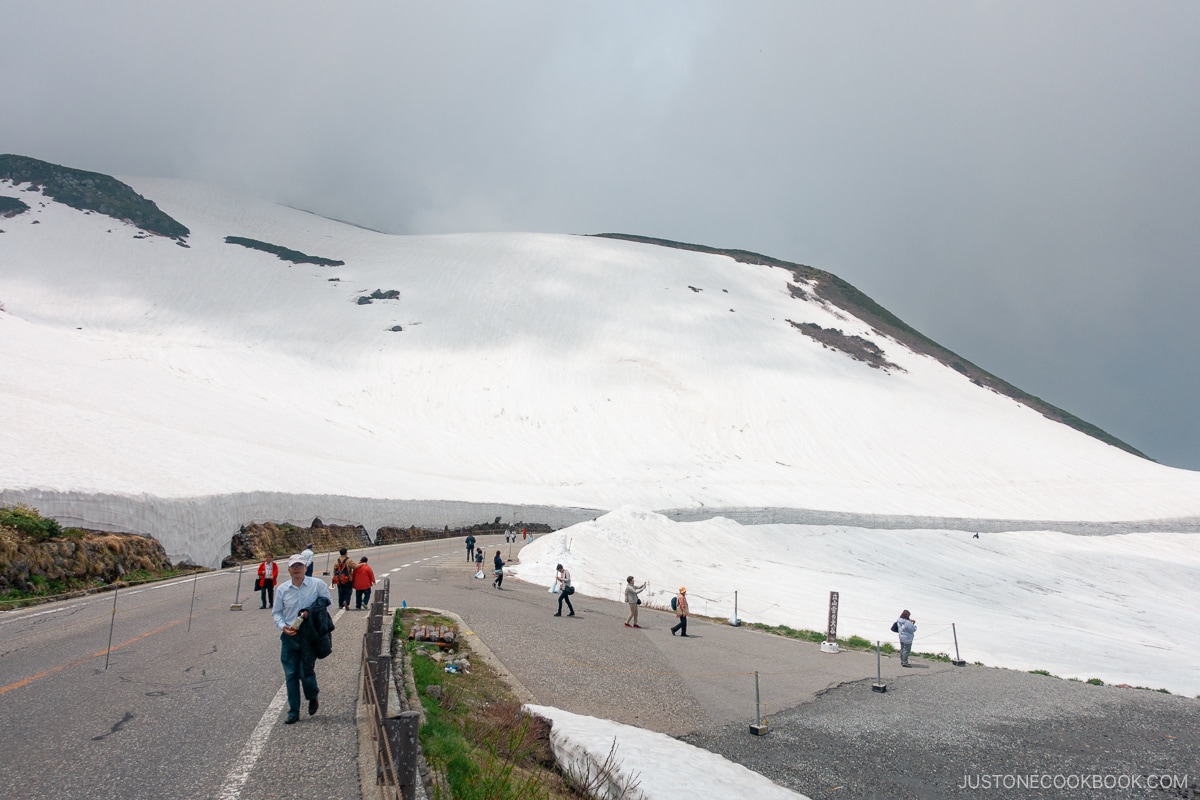 View overlooking Murodo snoy mountainside