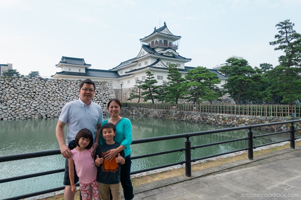 Photospot in front of Toyama Castle
