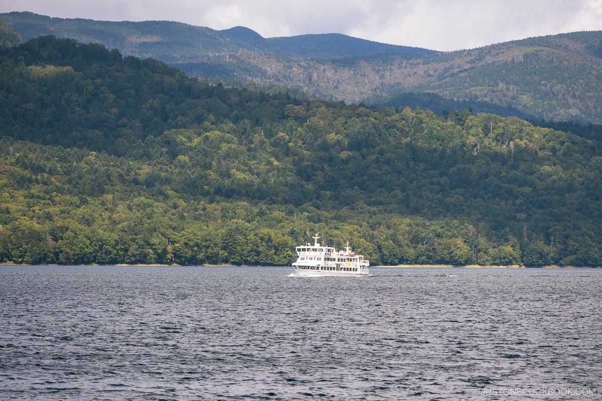 Lake Akan sightseeing cruise boat