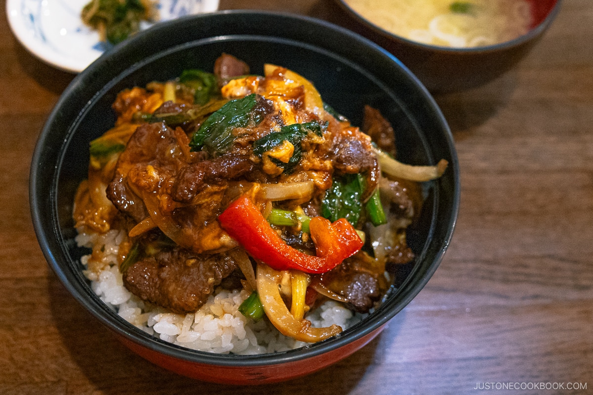 Yasei don with venison, vegetables, egg and rice