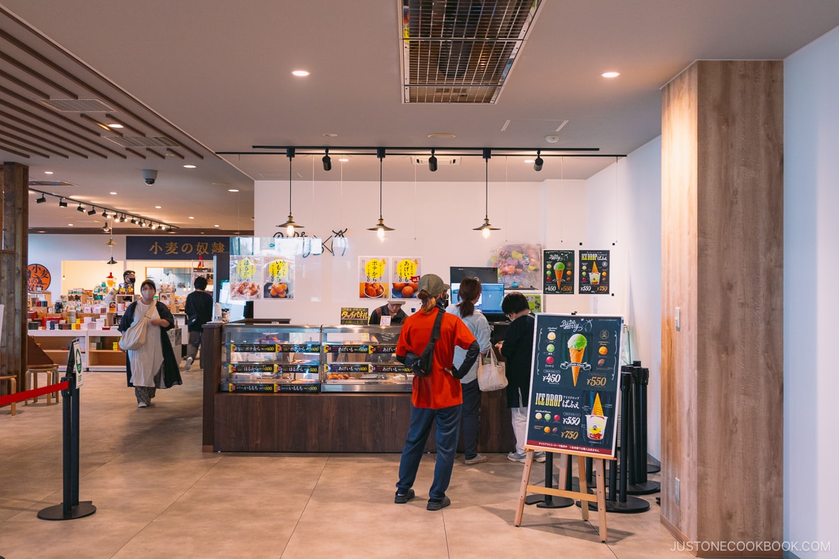 Ice cream shop at Bihoro Pass