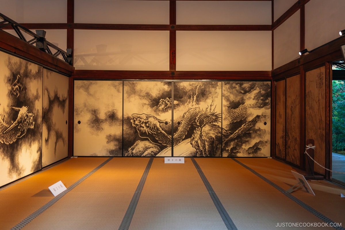 Dragon paintings on sliding doors in a tatami room