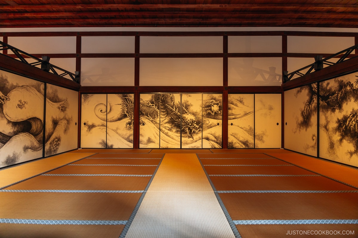 Dragon paintings on sliding doors in a tatami room