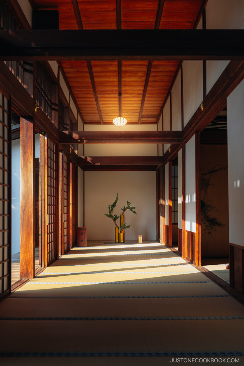 Tatami room with Golden and plant ornament in the background