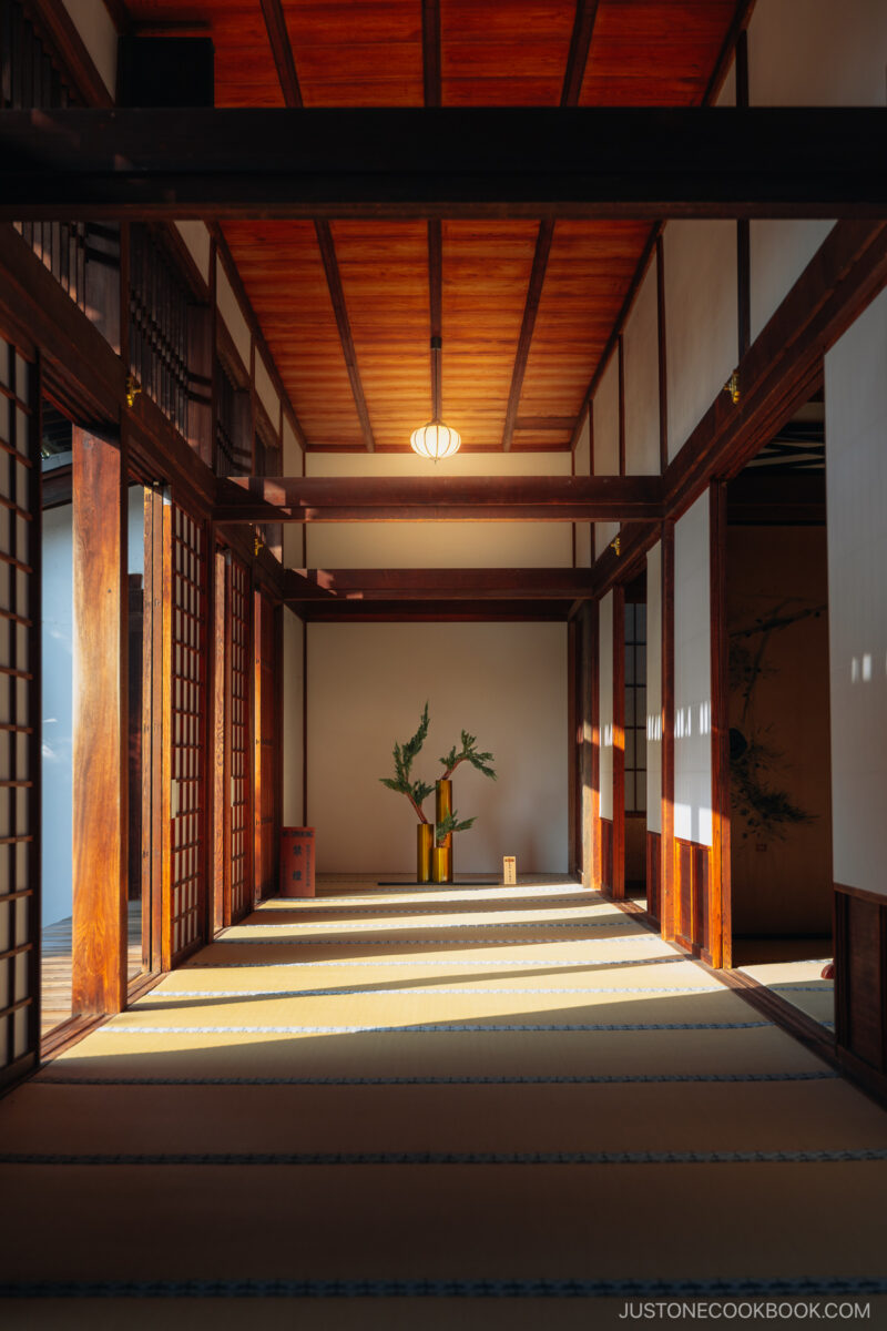 Tatami room with Golden and plant ornament in the background