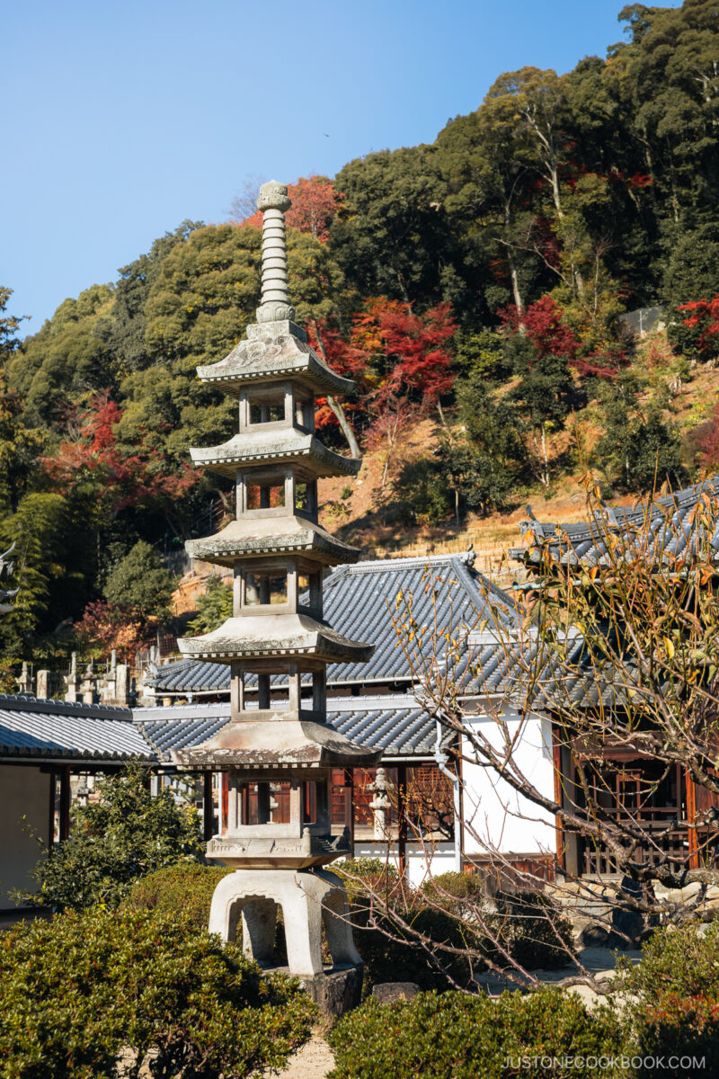 Stone lantern