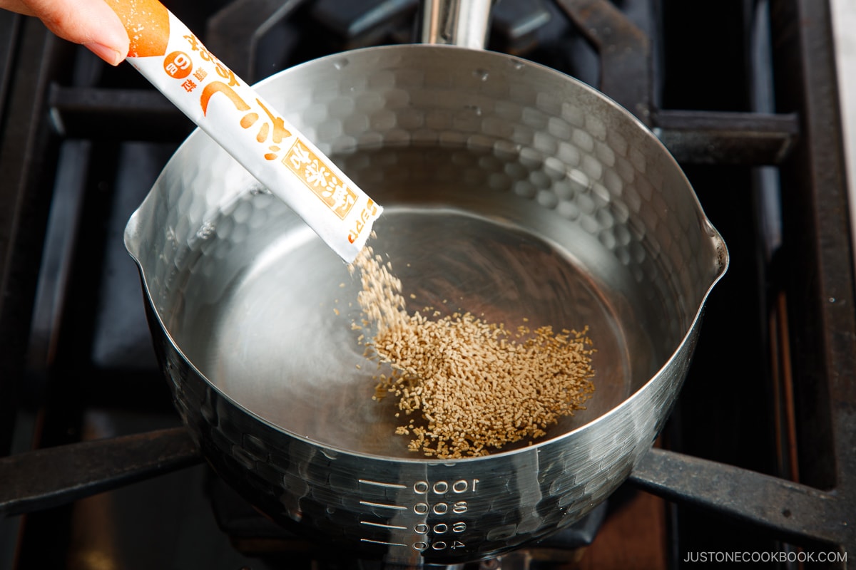 How to Make Japanese Soup Stock with Dashi Powder