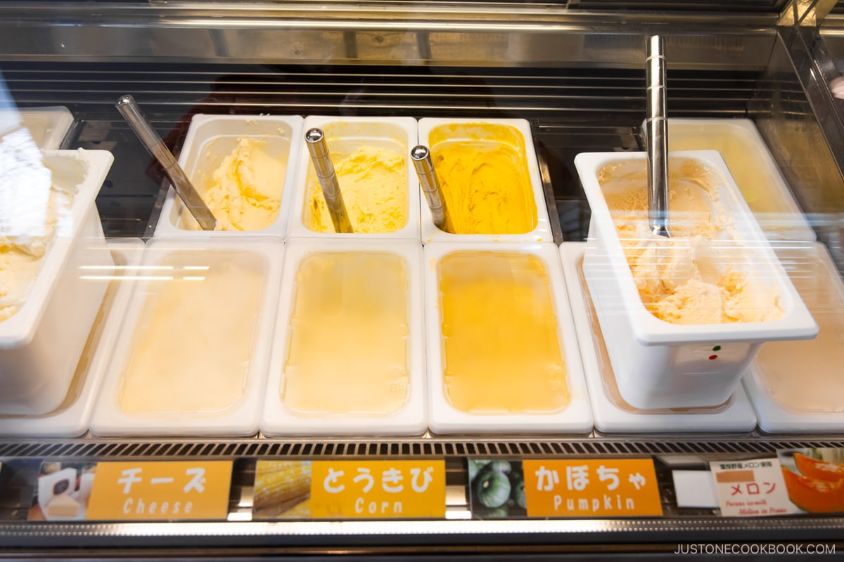 Ice cream display