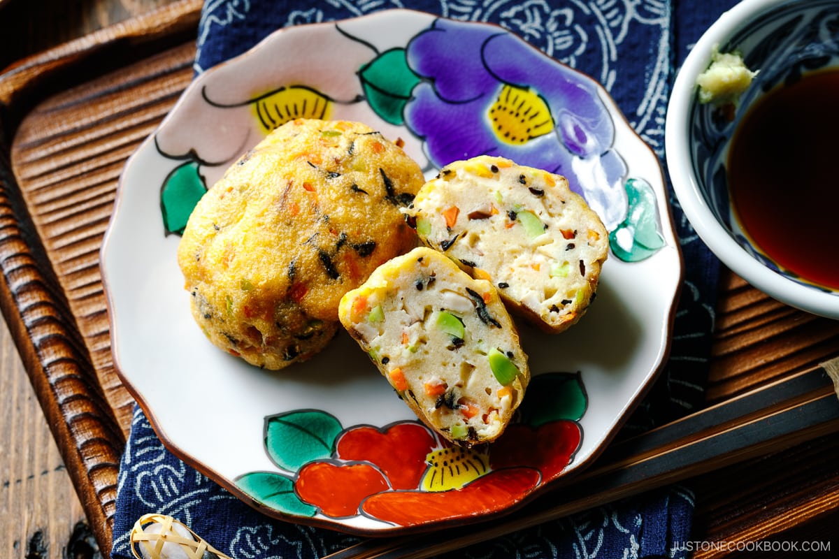 Japanese plates containing Ganmodoki (Japanese fried tofu patties).