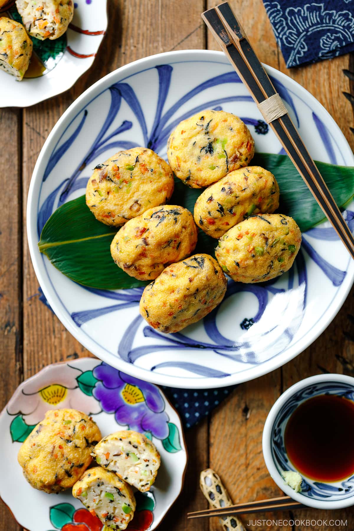 Japanese plates containing Ganmodoki (Japanese fried tofu patties).