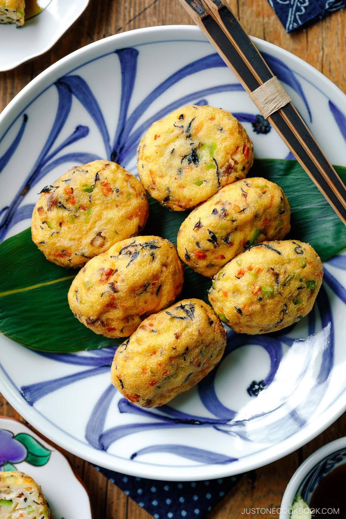 Japanese plates containing Ganmodoki (Japanese fried tofu patties).