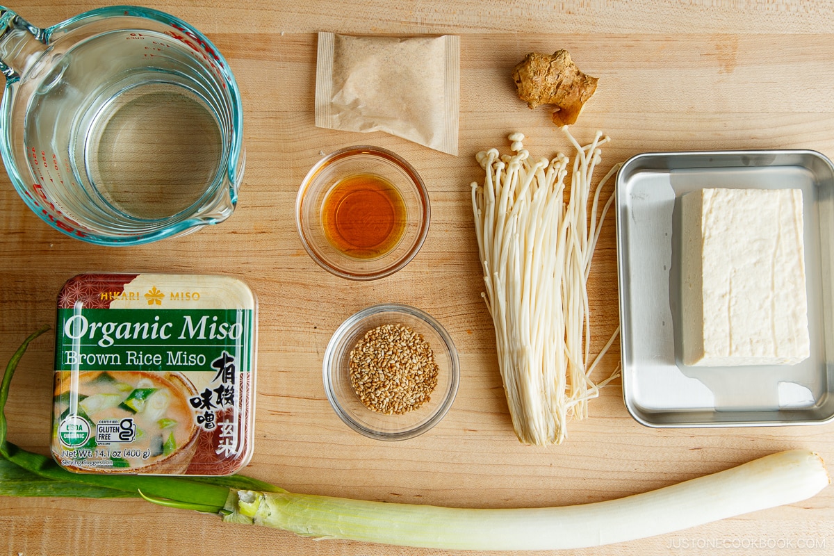 Miso Soup with Enoki Mushrooms and Ground Sesame Ingredients