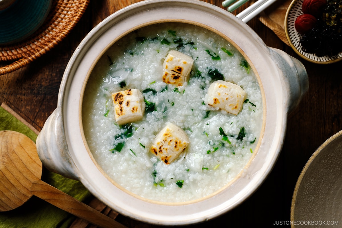 A donabe containing Nanakusa Gayu, Japanese seven herb rice porridge.