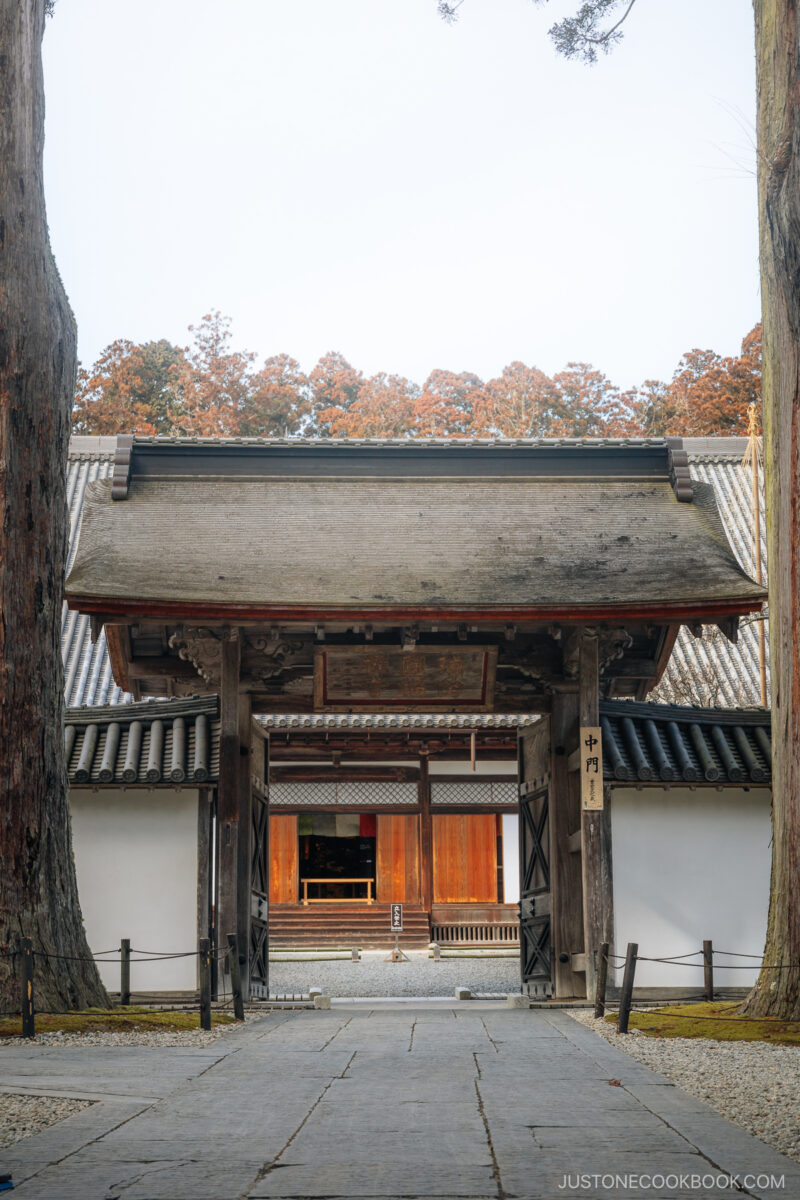 Temple gateway