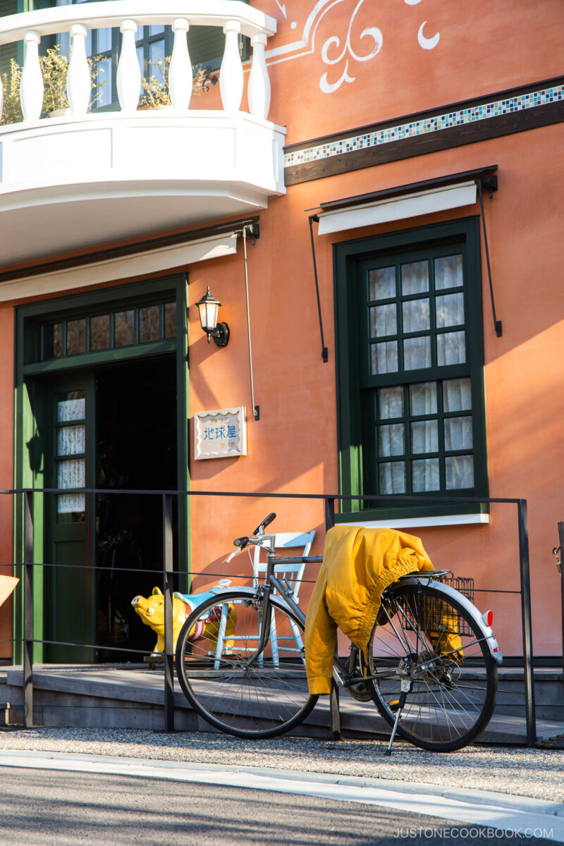 Bicycle outside the World Emporium