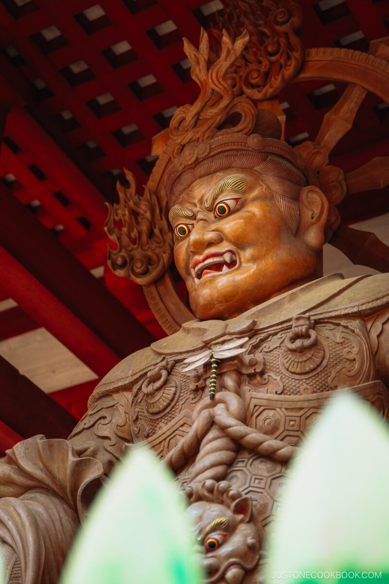 Sanmon guardian statue