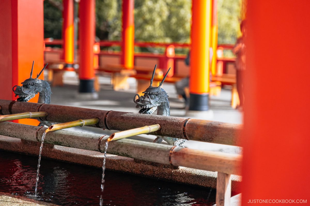 Chozuya water basin with dragon scultpure